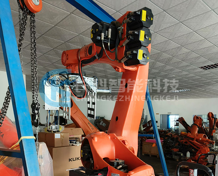 庫卡C2機器人KR210 R2700拆裝平衡桿 庫卡C2機器人KR210 R2700拆裝平衡桿